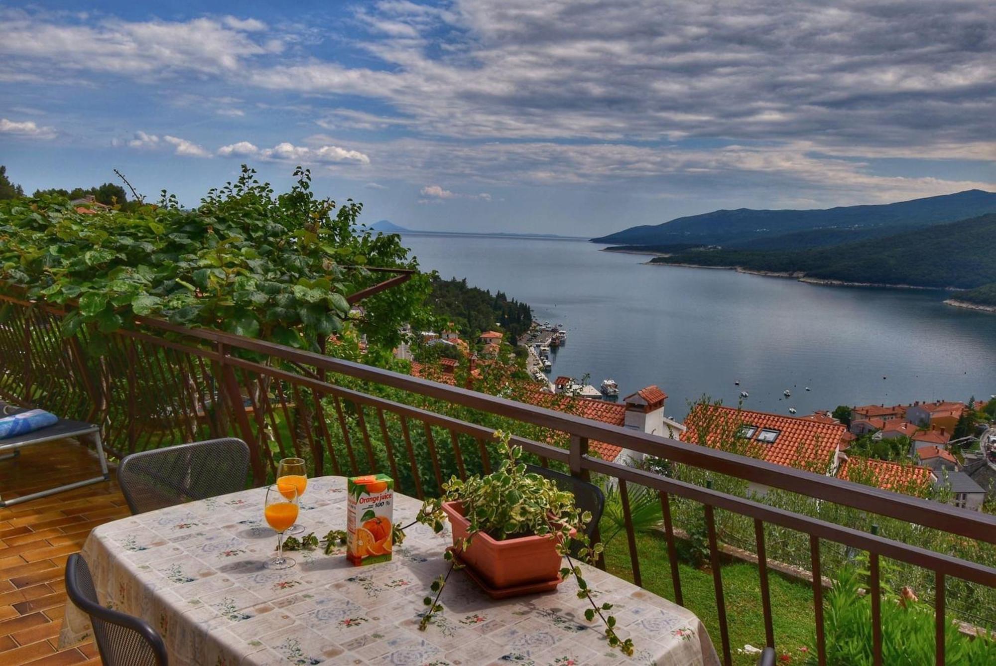 Apartment Neda In Rabac With Bay View Exterior foto