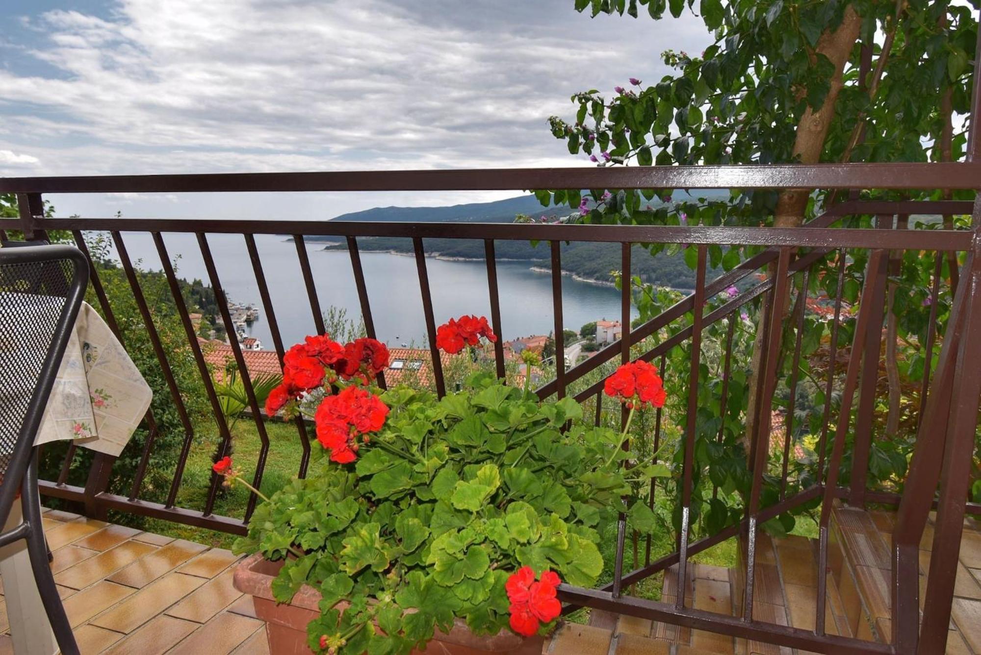Apartment Neda In Rabac With Bay View Exterior foto